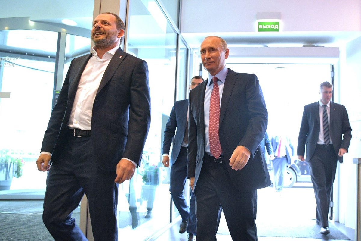 Аркадий Волож проводит Владимиру Путину экскурсию по офису «Яндекса» в Москве, 21 сентября 2017 года. Фото:  Kremlin