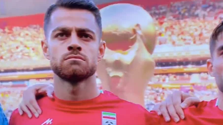 Футболисты сборной Ирана по футболу отказались петь свой гимн перед матчем на ЧМ-2022 в знак поддержки протестующим