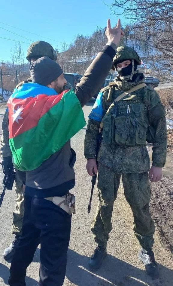 A Russian peacekeeper and an Azerbaijani “ecologist” demonstrating the gesture of Turkish nationalist organisation Grey Wolves. The Lachin corridor, December 2022. Photo:  Telegram