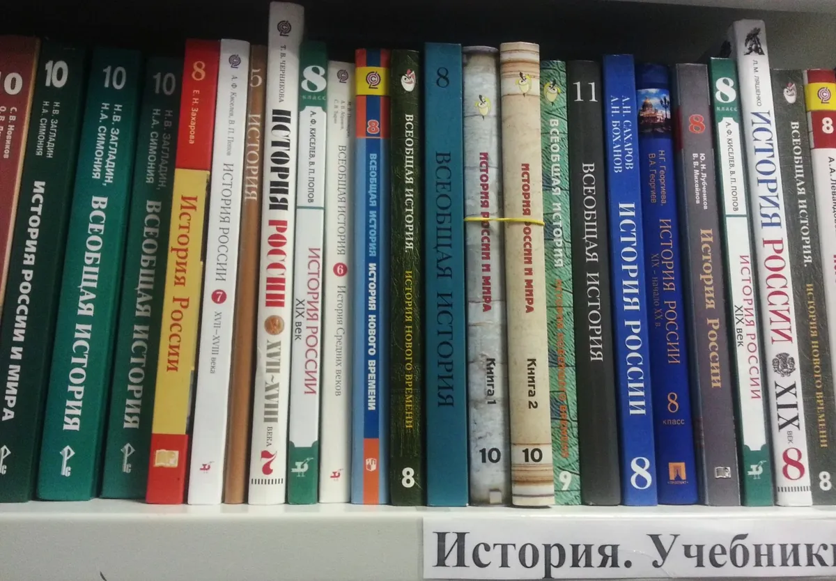 Пособия войны. Как издание школьных учебников по истории России  превратилось из борьбы за бюджеты в часть Z-повестки. Взгляд изнутри —  Новая газета Европа