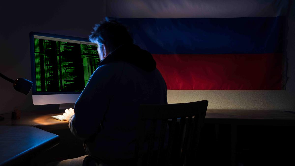 «99% российских хакеров контролирует ФСБ»