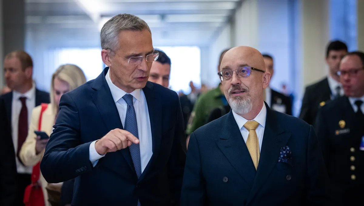 NATO chief Jens Stoltenberg and Ukrainian Defence Minister Oleksii Reznikov at the NATO headquarters in Brussels. Photo: Nato.int