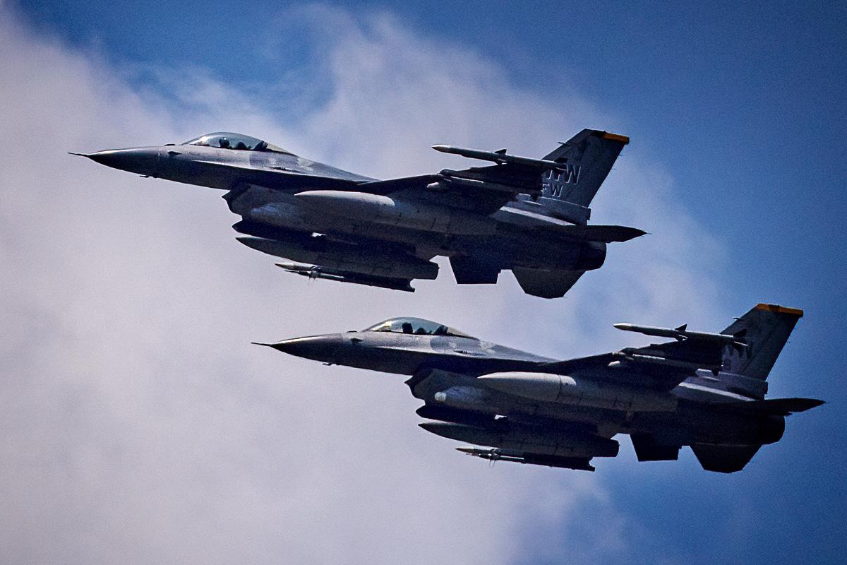 F-16 USAF fighter jets. Photo: Ezra Acayan / Getty Images