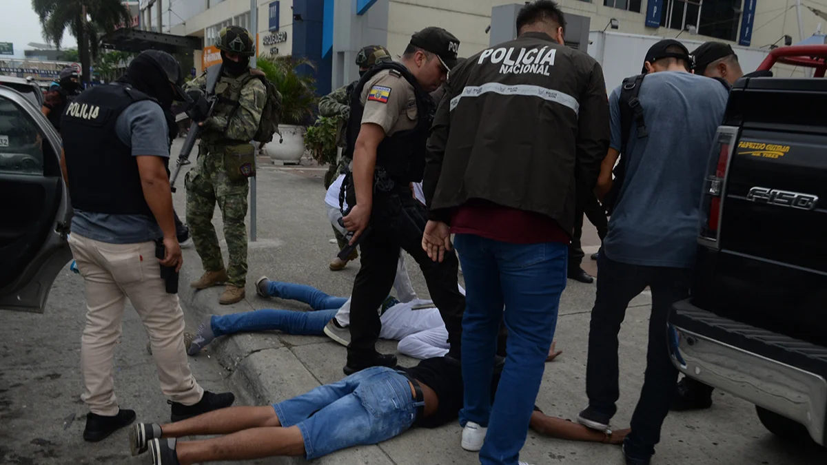 В Эквадоре вооруженные бандиты устроили беспорядки по всей стране. Главное