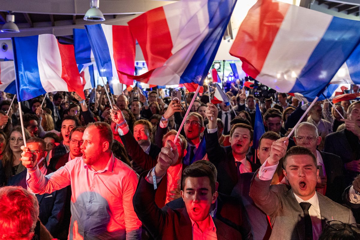 Сторонники правой партии «Национальное объединение» на партийном мероприятии после выборов в Париже, Франция, 9 июня 2024 года. Фото: Andre Pain / EPA-EFE