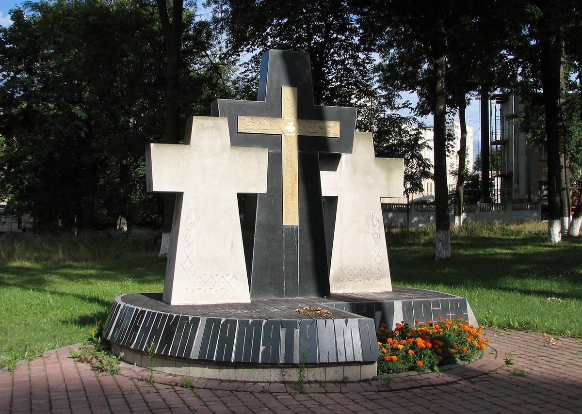 Памятник жертвам террора 1937—1938 годов в Виннице (скульптор: Юрий Козерацкий). Фото: Wikimedia Commons