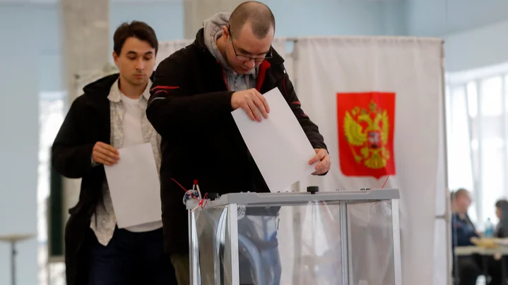 Кроме кремлеботов, в «ВК» есть некоторое количество украинских и оппозиционных ботов. Какой из этих комментариев про президентские выборы написан не ими?