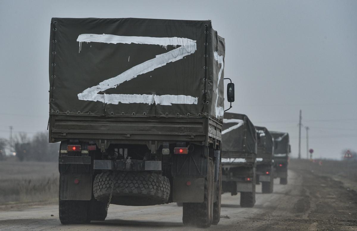 A military convoy travelling through Russian-occupied Crimea, 25 February 2022. Photo: EPA-EFE