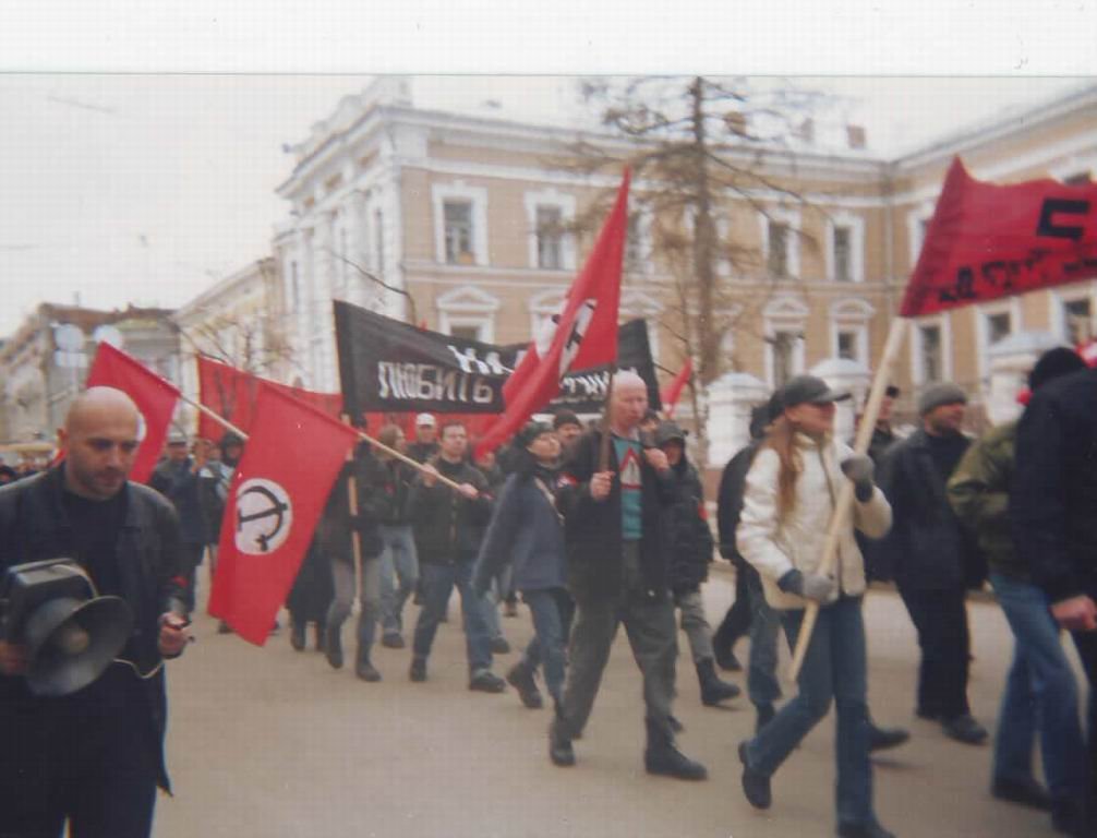 Прилепин (слева) на демонстрации НБП. Фото: zaharprilepin.ru