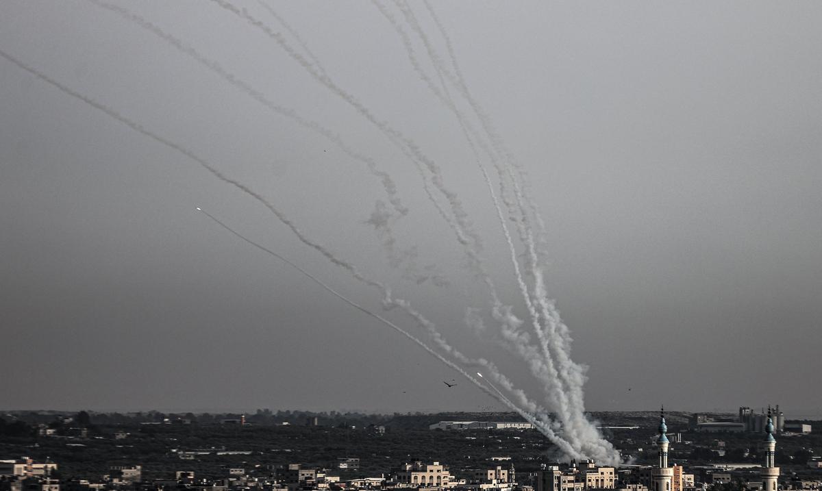 Ракеты, выпущенные из Газы в ответ на израильские авиаудары. Фото: Ali Jadallah/Anadolu Agency via Getty Images