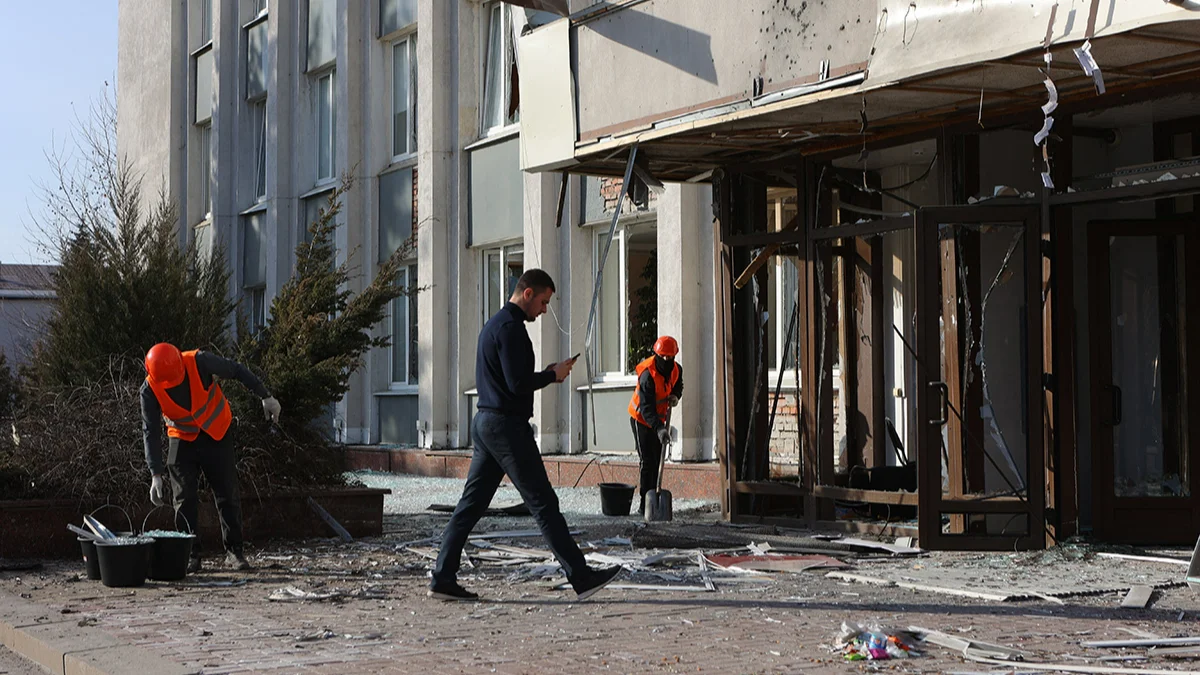 Отмена массовых мероприятий, обстрелы и прорывы диверсантов: что происходит в приграничных регионах России