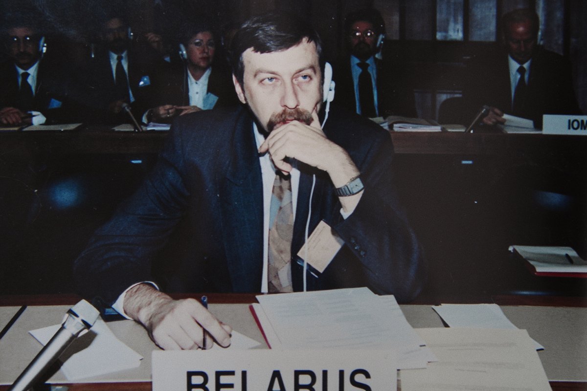 В 1990-е годы Андрей Санников работал белорусским дипломатом. Фото: A Film Company & Departures Film / Real Fiction Filme