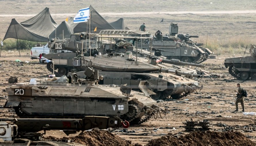 Израильские силы на границе вдоль сектора Газа. Фото: EPA-EFE/HANNIBAL HANSCHKE