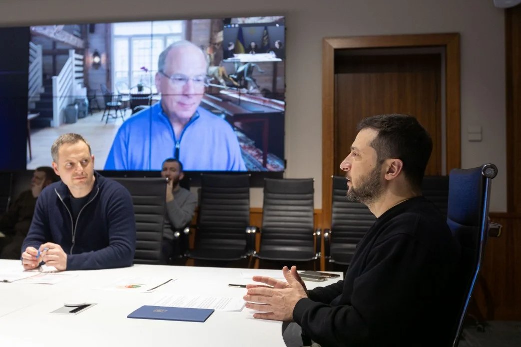 Президент Украины Владимир Зеленский проводит видеоконференцию с Ларри Финком, исполнительным директором BlackRock, одной из крупнейших инвестиционных компаний в мире. Фото:  сайт Президента Украины .