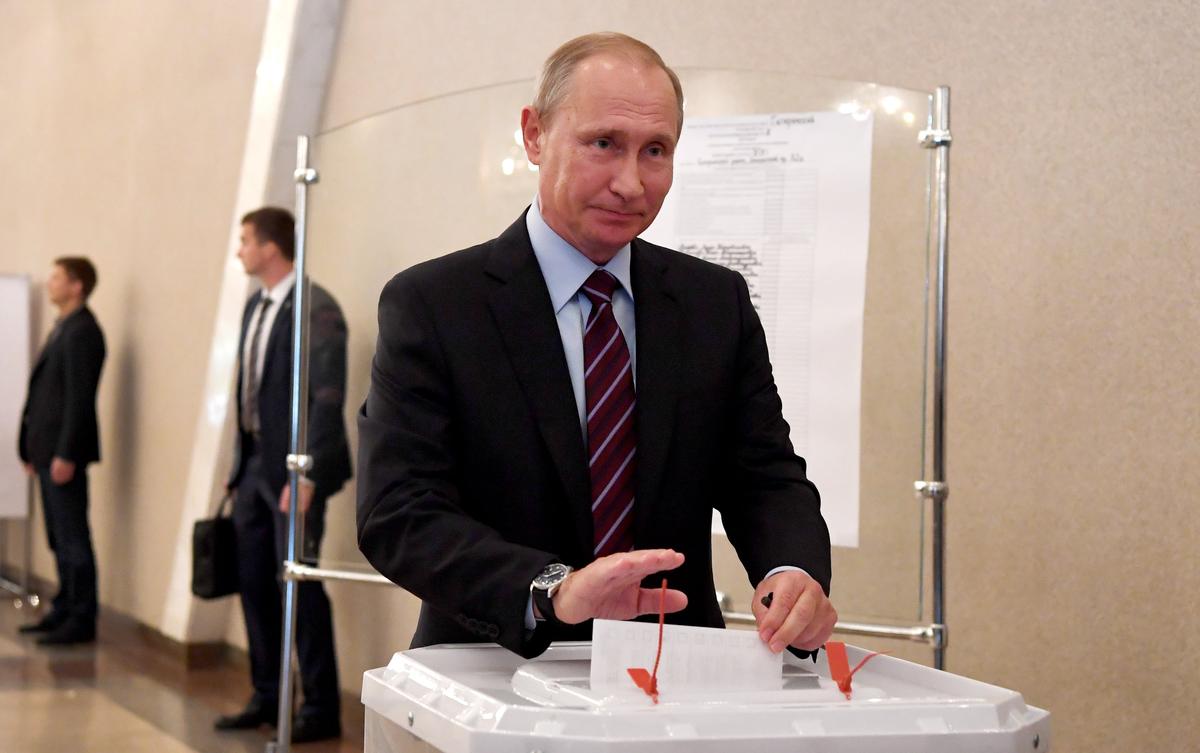 Владимир Путин в Единый день голосования. 10 сентября 2017 года. Фото: EPA-EFE/YURI KADOBNOV