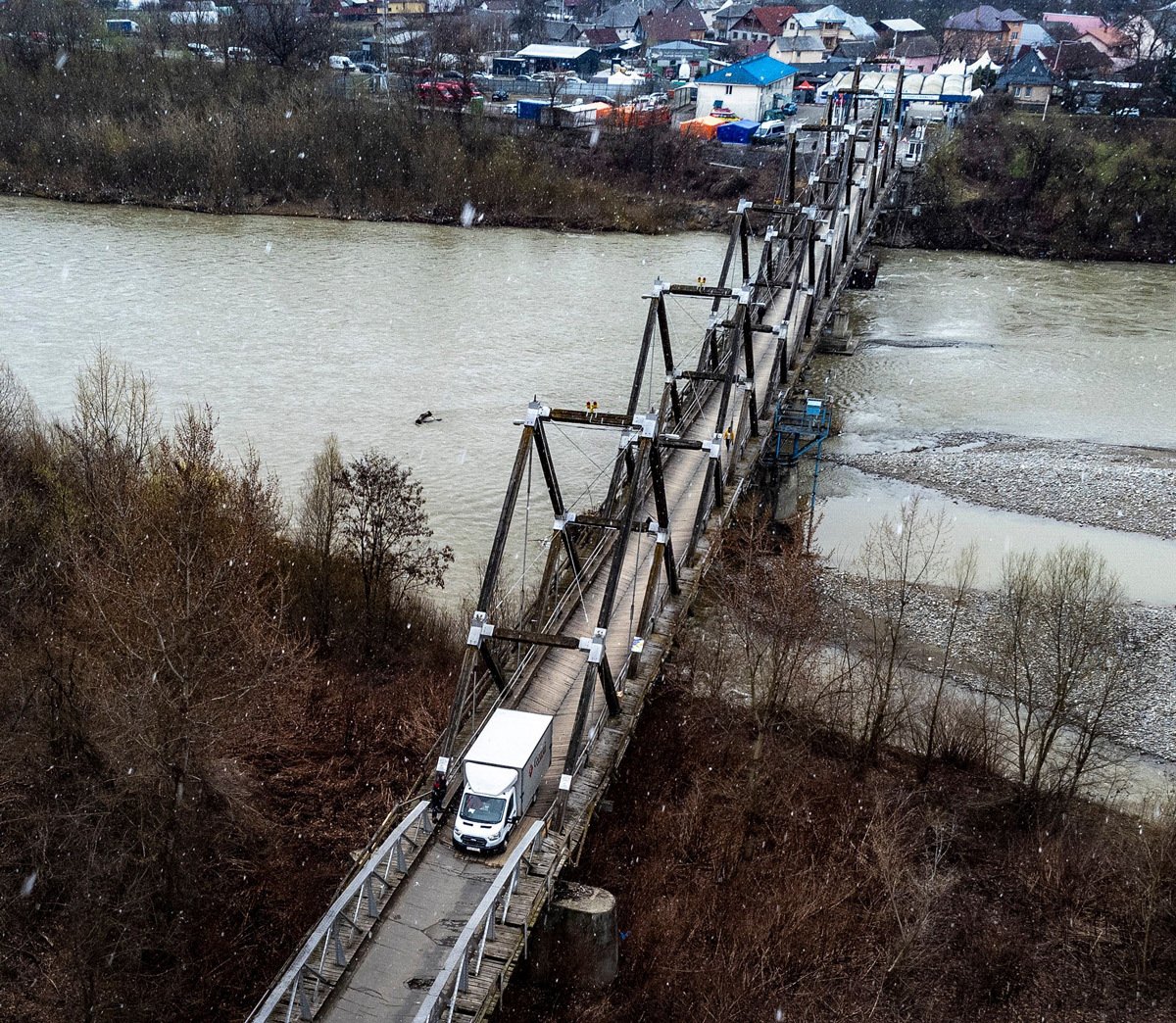 Вид на реку Тиса, разделяющую Украину и Румынию. Фото: ANL / Shutterstock / Rex Features / Vida Press