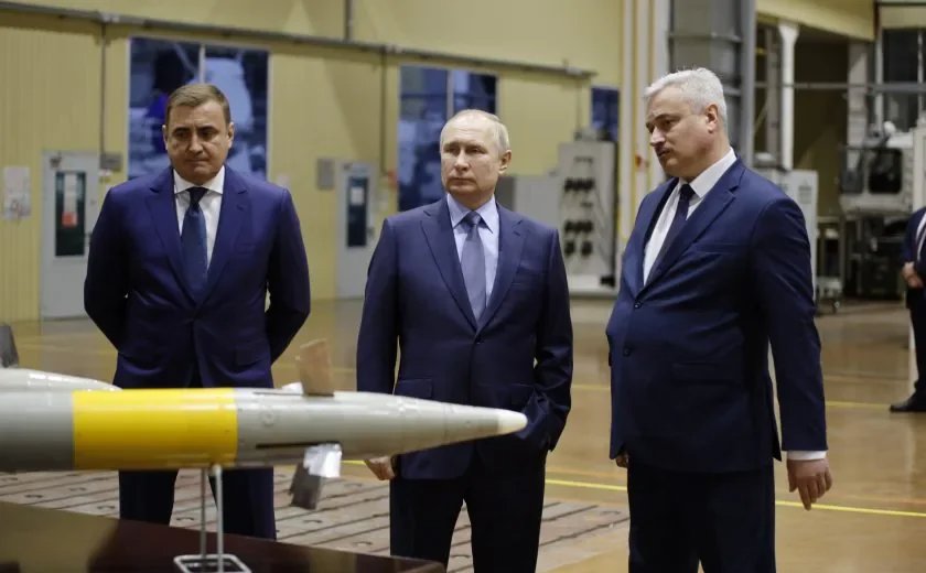 Vladimir Putin during a visit to a military plant in Russia’s Tula. Photo: The Tula government’s press service