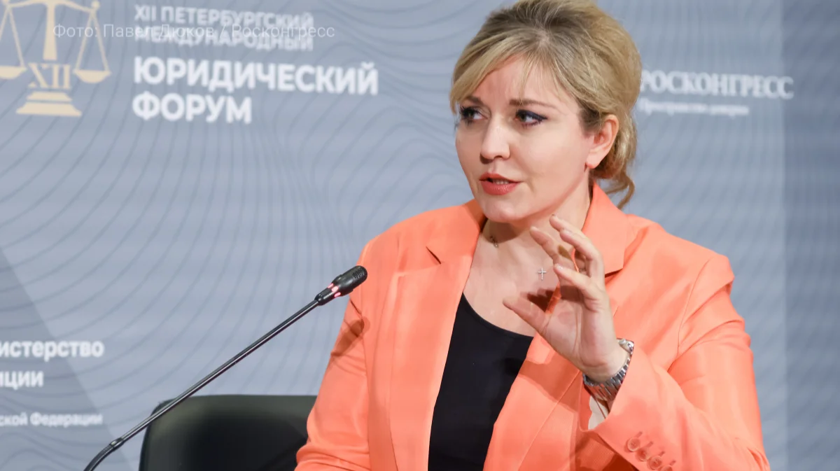 На последний вопрос ответа мы не знаем. Член СПЧ Элина Сидоренко предложила признать эмодзи экстремистскими, ссылаясь на опыт Беларуси, но не уточнила, какие именно. Как вы думаете, какие?