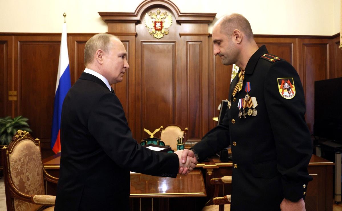Артем Жога на встрече с Владимиром Путиным в Кремле, 9 мая 2022 года. Фото: Kremlin.ru