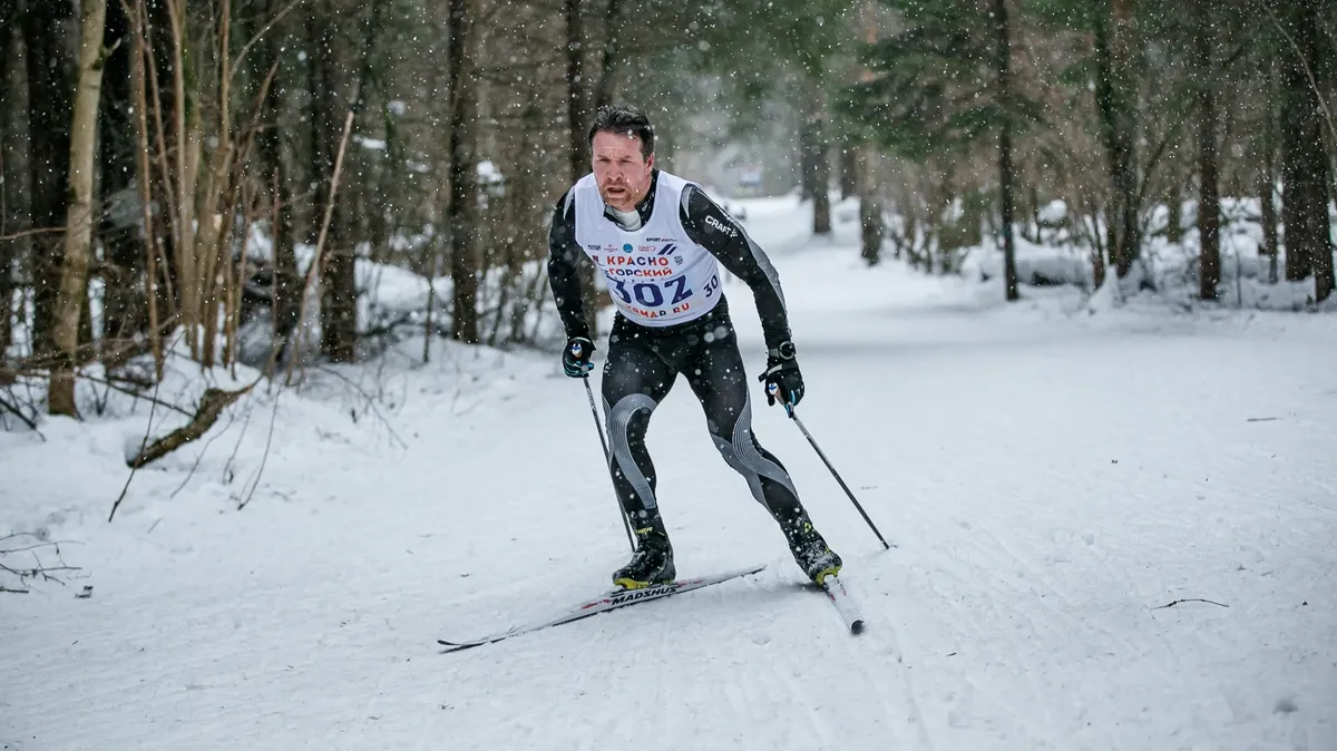 Двукратного чемпиона России по лыжным гонкам Николая Зимирева арестовали на 15 суток за пост с бело-сине-белым флагом