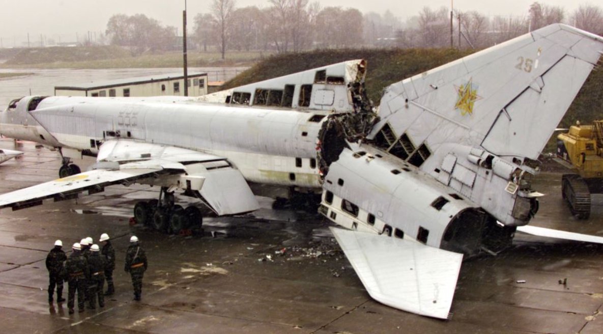 Так уничтожали самолеты на авиабазе «Полтава». Фото из архива Полтавского музея тяжелой бомбардировочной авиации