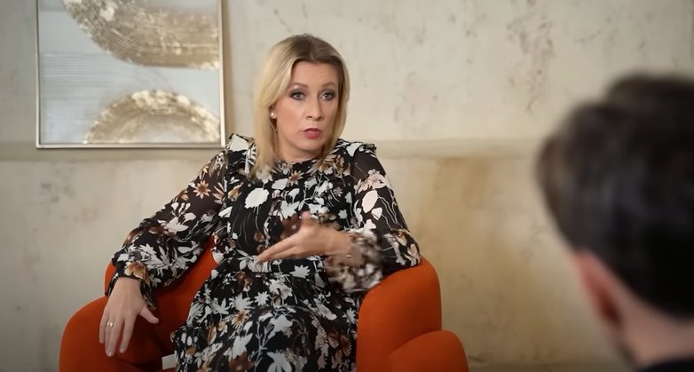 Мария Захарова во время интервью Вячеславу Манучарову. Скриншот