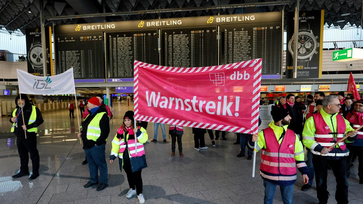 В Германии проходит крупнейшая за 30 лет забастовка работников транспорта