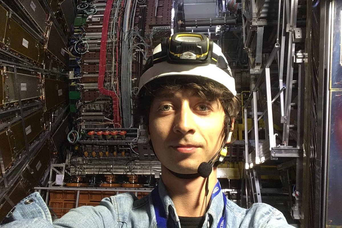 Андрей Серяков во время работы в составе научной команды СПбГУ на Большом адронном коллайдере в ЦЕРНе (CERN — Европейский совет ядерных исследований). Фото из личного архива