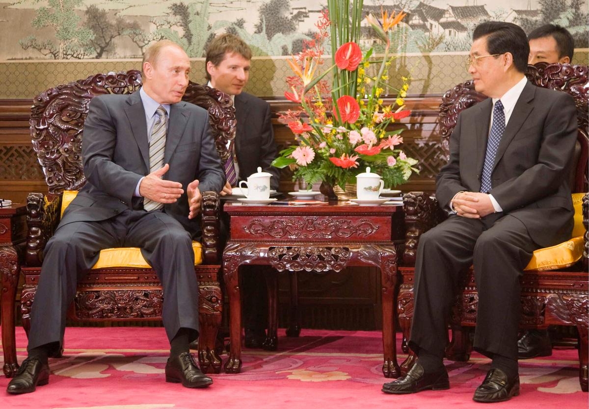 Владимир Путин, занимавший на тот момент должность премьер-министра, во время встречи с председателем КНР Ху Цзиньтао, Пекин, 9 августа 2008 года. Фото: EPA / ADRIAN BRADSHAW