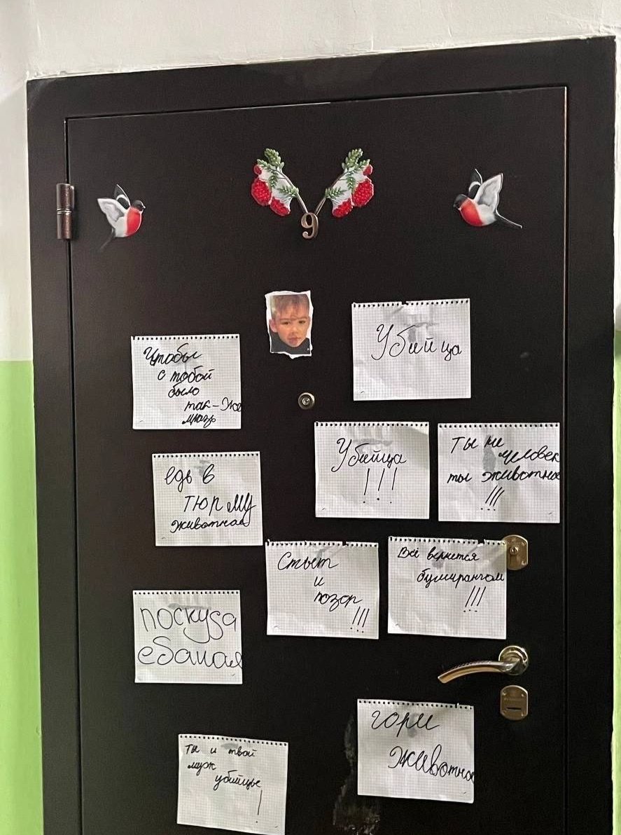 Дверь квартиры семьи Наумовых. Фото: соцсети