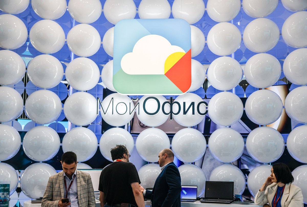Логотип компании-разработчика программного обеспечения «МойОфис» на Петербургском международном экономическом форуме, 15 июня 2022 года. Фото: Максим Шеметов / Reuters / Scanpix / LETA