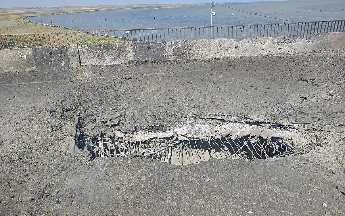 A destroyed bridge to Crimea. Photo: social media