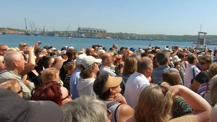Народный сход жителей Севастополя, несогласных с закрытием пляжа «Ушакова балка». Скриншот видео НТС
