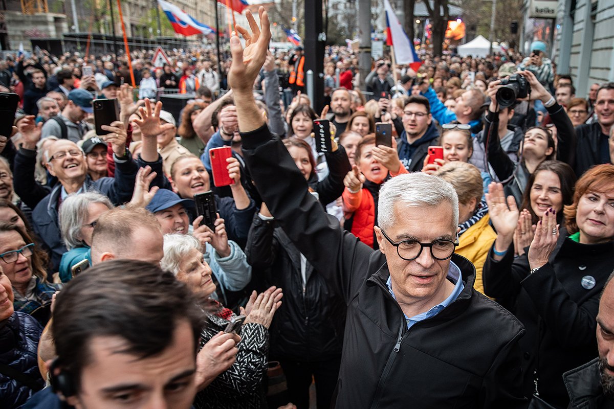 Иван Корчок во время митинга перед вторым туром президентских выборов в Словакии в Братиславе, Словакия, 3 апреля 2024 года. Фото: Jakub Gavlak / EPA-EFE
