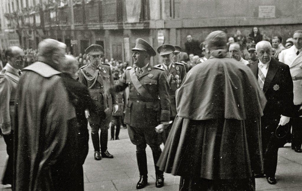 Франциско Франко с католическими иерархами, 1946 год. Фото:  Wikimedia Commons , CC BY-SA 3.0