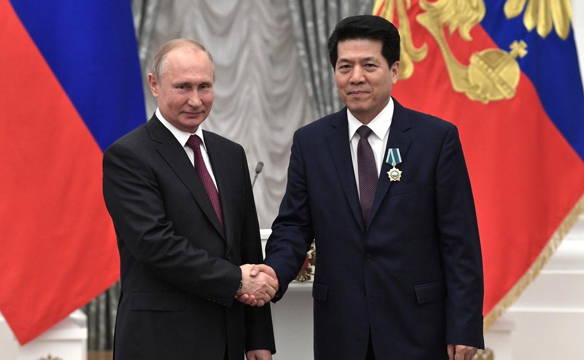 Ли Хуэй и Владимир Путин. Фото:  Wikimedia Commons , CC BY 4.0