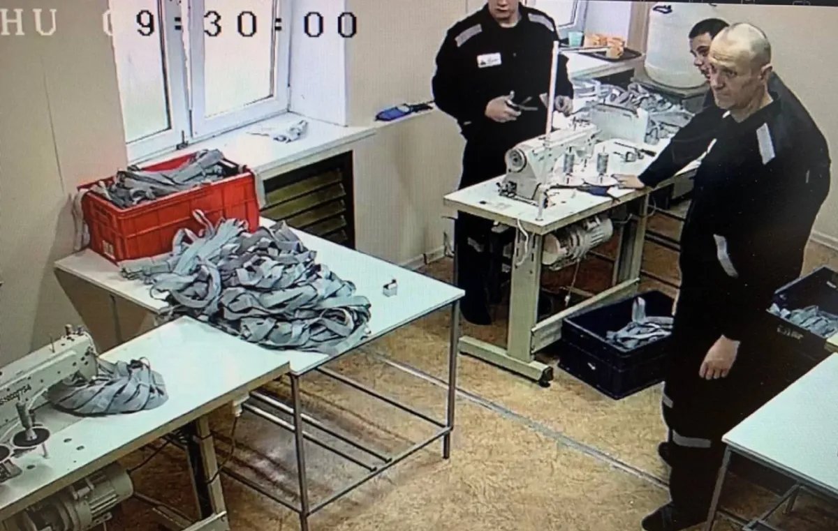Navalny working in penal colony, photo: RVC