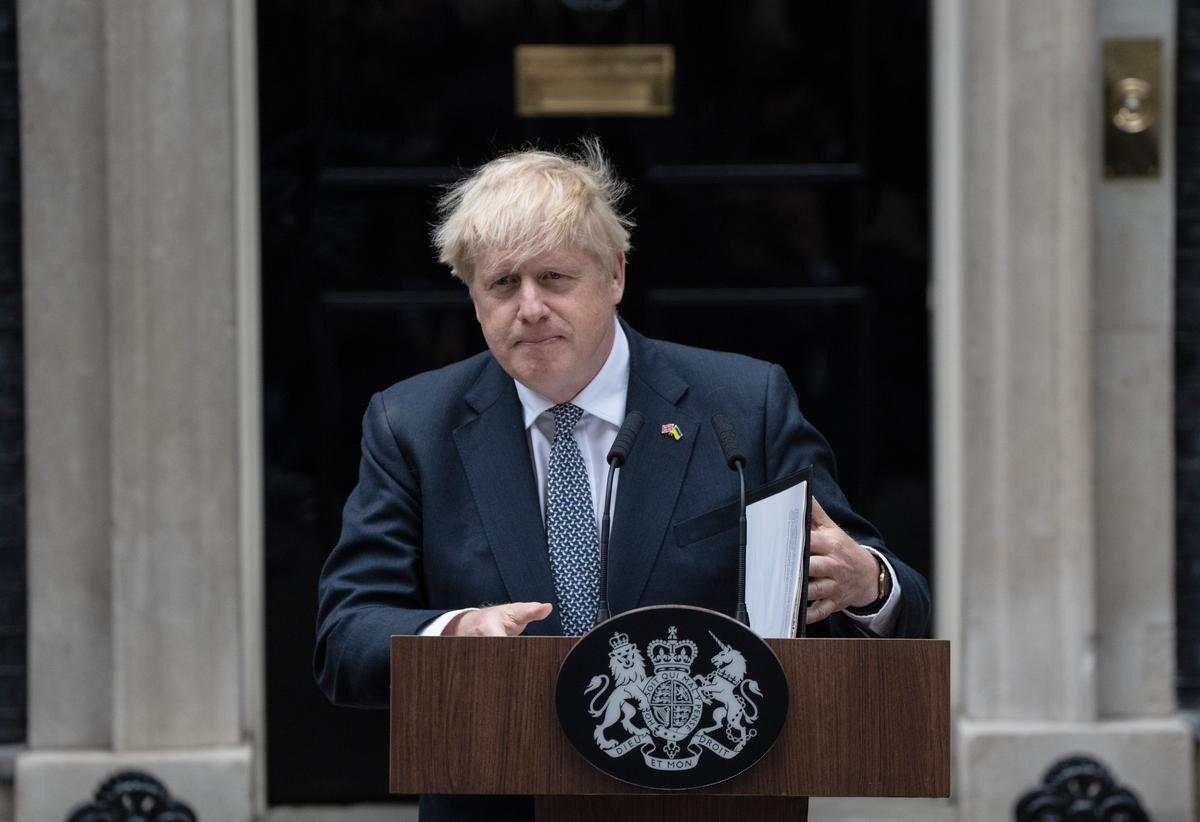 Премьер-министр Великобритании Борис Джонсон обращается к нации, объявляя о своей отставке, 7 июля 2022 г. Фото: Carl Court/Getty Images