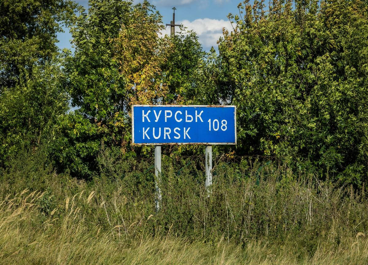 A sign in Ukraine's Sumy region leading to the southwestern Russian city of Kursk. Photo: EPA-EFE/NIKOLETTA STOYANOVA