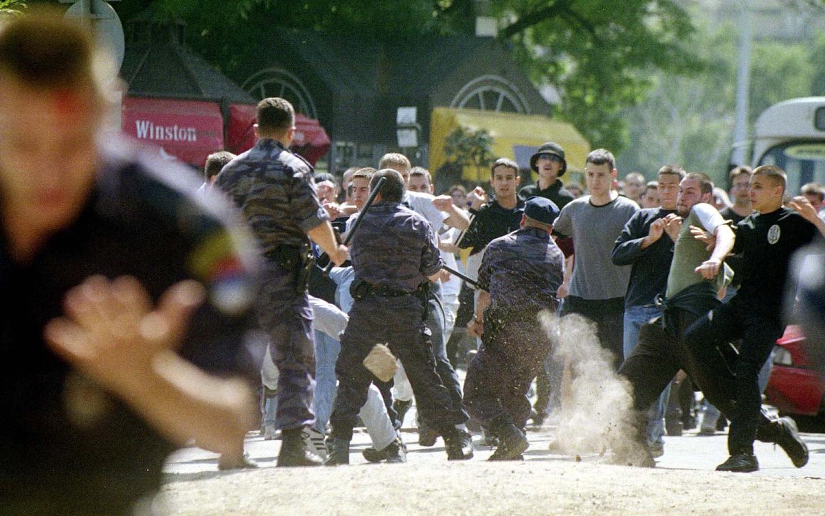 Протесты в Белграде, 2001 год. Фото:  Beograd Prajd