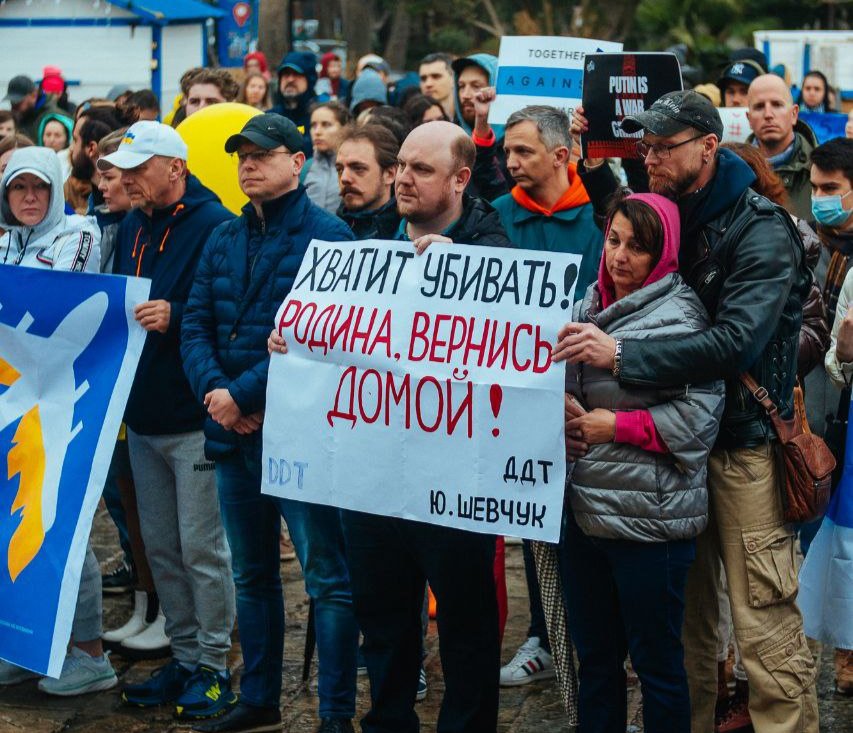 Николай Платонов на акции протеста в Будве. 24 февраля 2023 года. Фото из личного архива