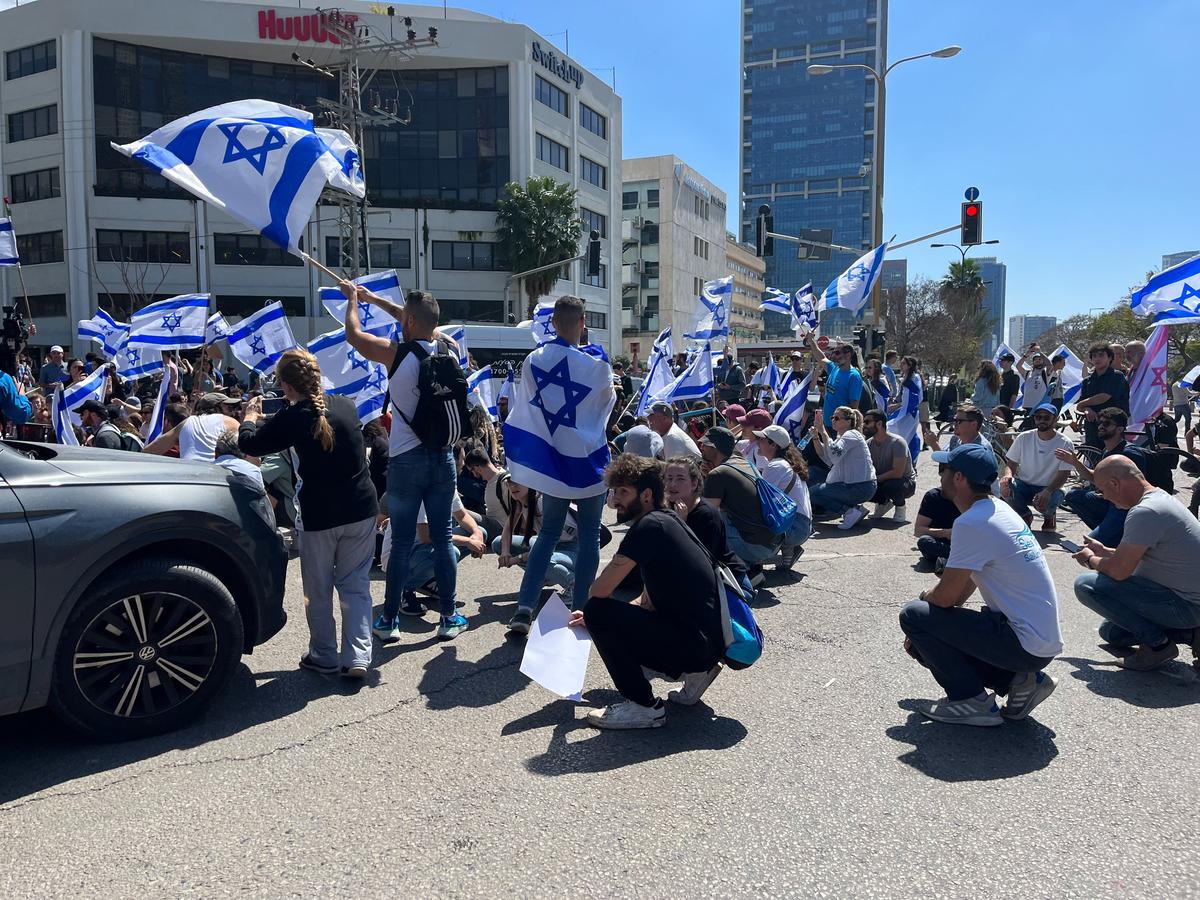 Протестующие в Тель-Авиве. Фото: Софья Каневская, специально для «Новой газеты Европа»