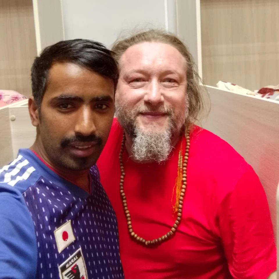 Khagendra Khatri with the driver who took him back to Moscow free of charge. Photo: Khagendra Khatri