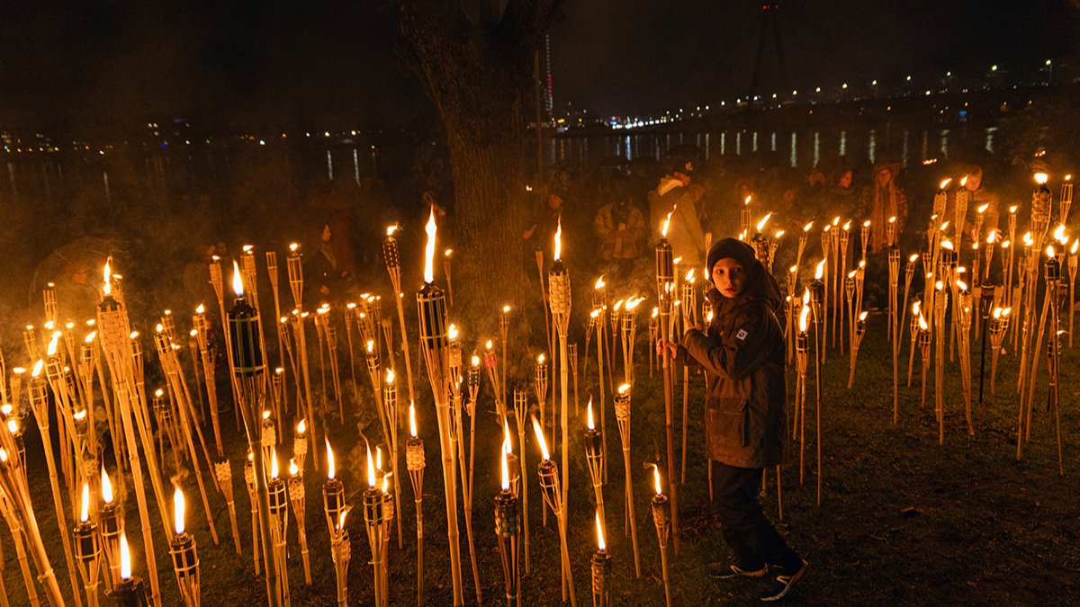 В Латвии прошло традиционное шествие в День памяти павших героев