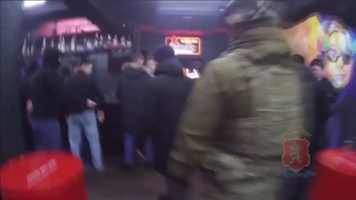 Силовики пришли с обыском в красноярский квир-бар Elton после жалобы Мизулиной