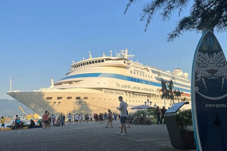 Protests in Batumi over cruise ship with Russian tourists. Photo: social media